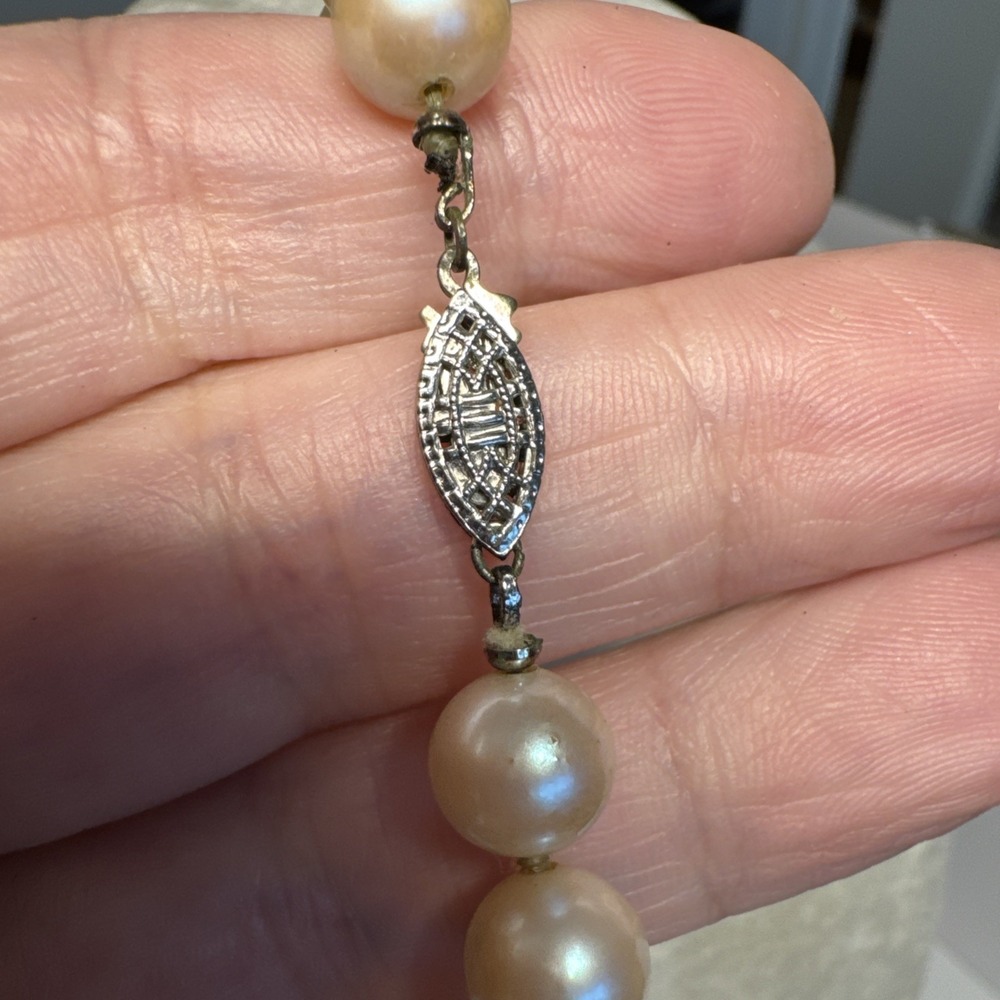 VTG Faux Pearl Necklace Knotted 24" Champagne W Silver Tone Clasp 6mm - Picture 6 of 7
